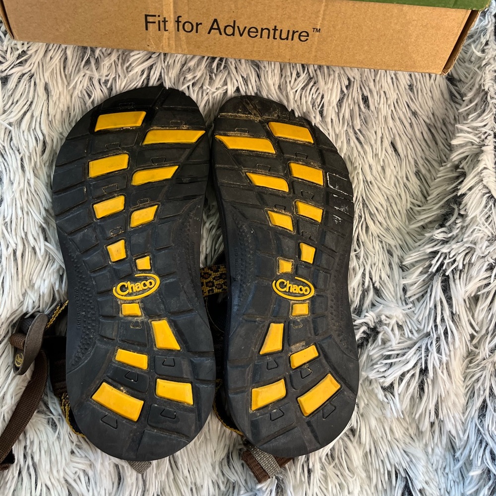 SUPER CUTE  OUTDOOR LEOPARD CHACOS! 🐆 - Picture 3 of 5
